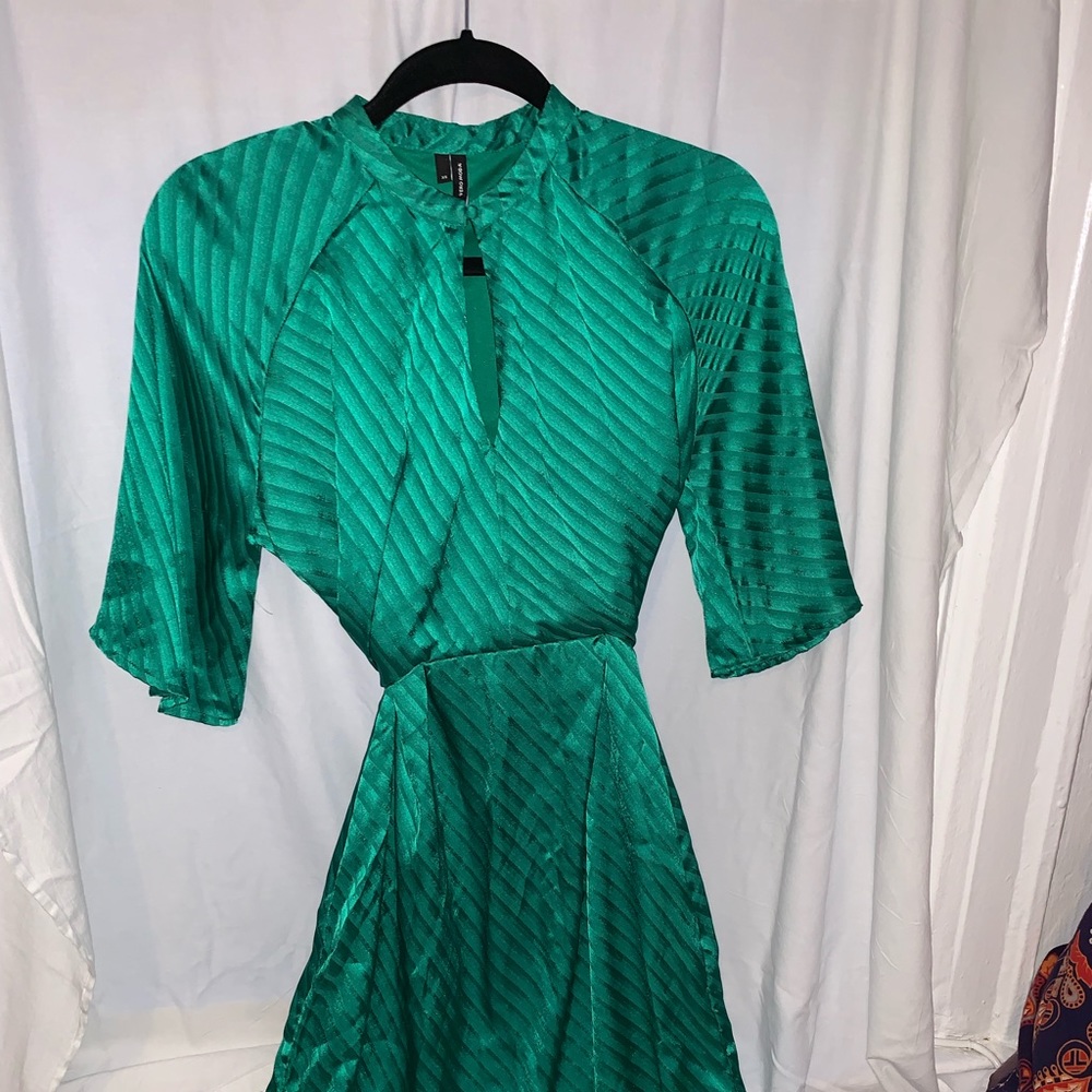 VERO MODA XS [9/10] 
- Beautiful green midi dress
- Cocktail 
- Front + back pic